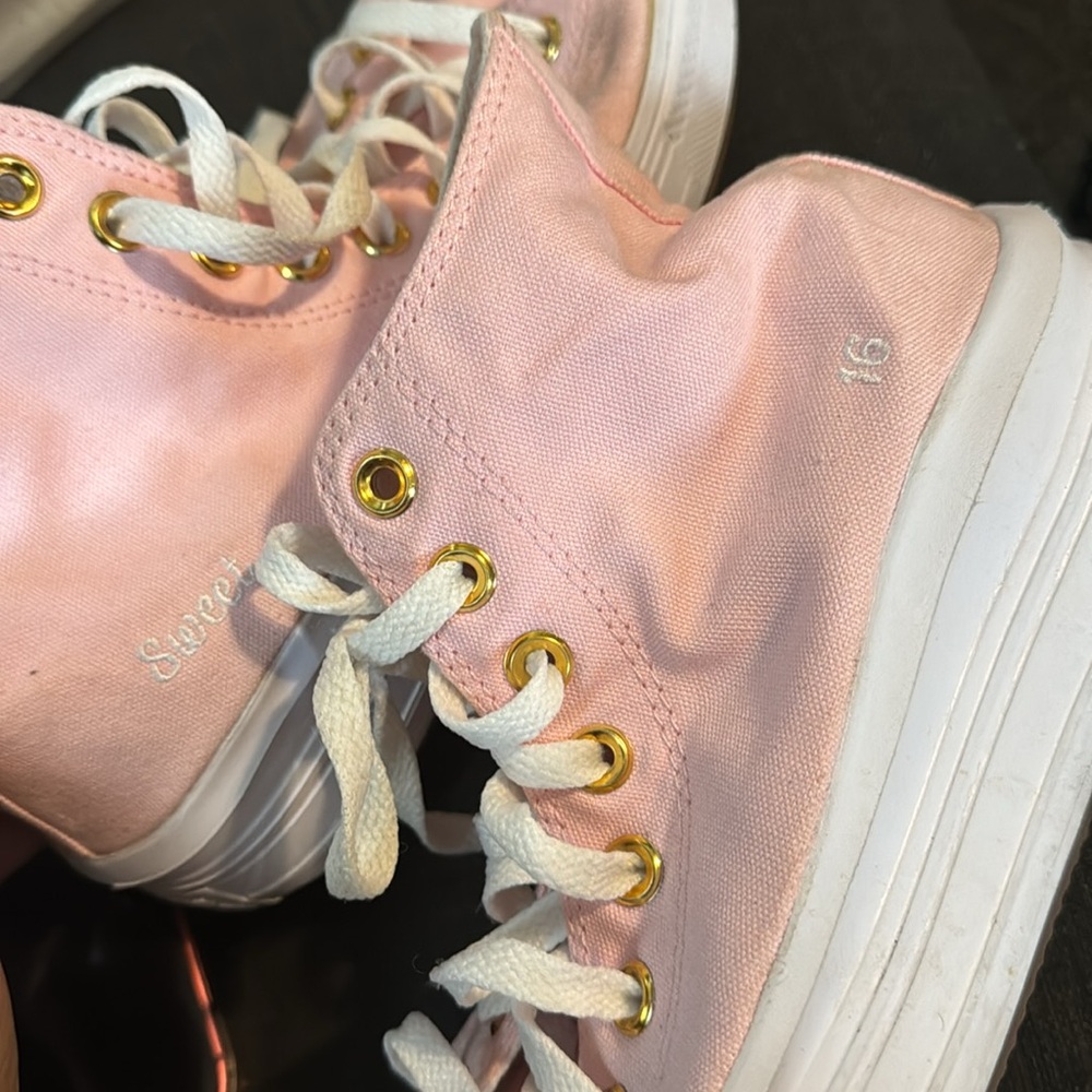 Converse - Picture 4 of 4